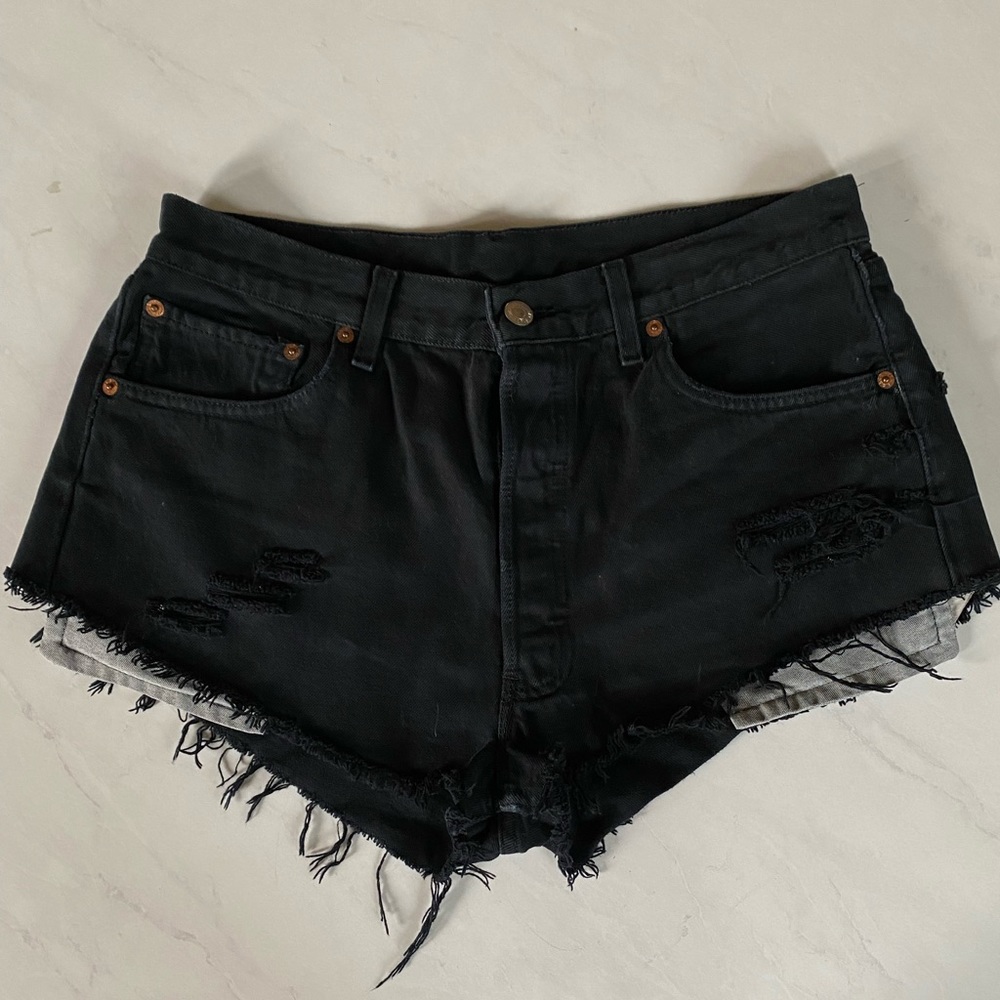 Urban Outfitters - Levi’s - Salvaged Vintage High waist jean shorts - Size 30